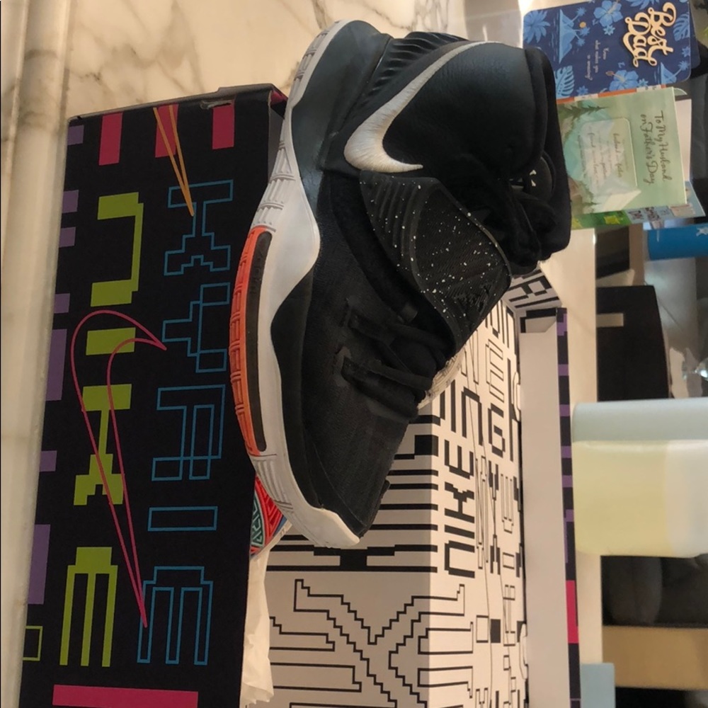 KYRIE 6 black and white shoe